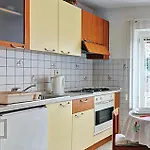 Appartamento Stunning In With Wifi Pola