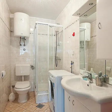 Beautiful In With Kitchen * Pula
