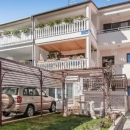 Beautiful In With Kitchen Apartment *